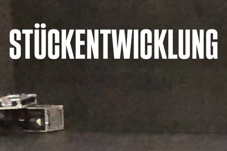 Bild mit weißen Schriftzug