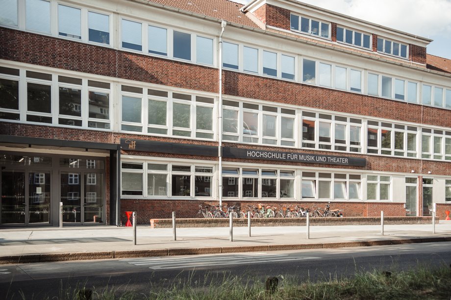 Theaterakademie/Wiesendamm from the outside.