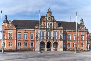 Frontansicht Rathaus Harburg
