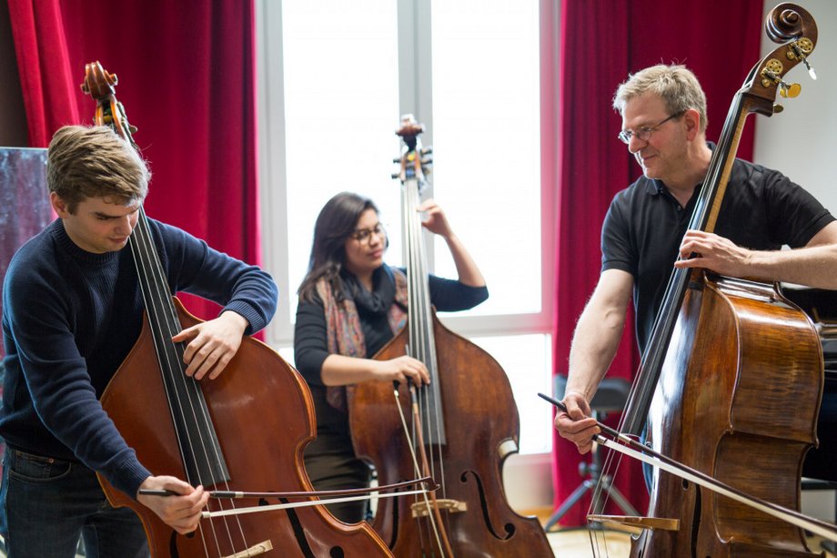 2 persons, double bass lessons
