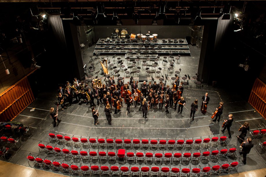 Orchestra gathers on the Forum stage, photographed from above