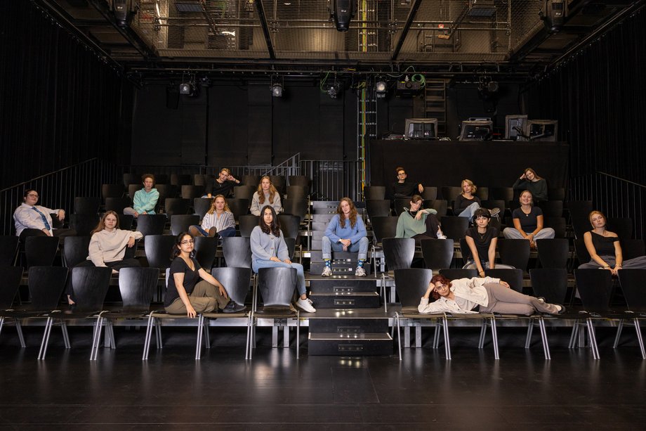 The picture shows students of the teaching degree in theater.