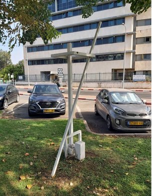 Stealing sculpture next to parked cars