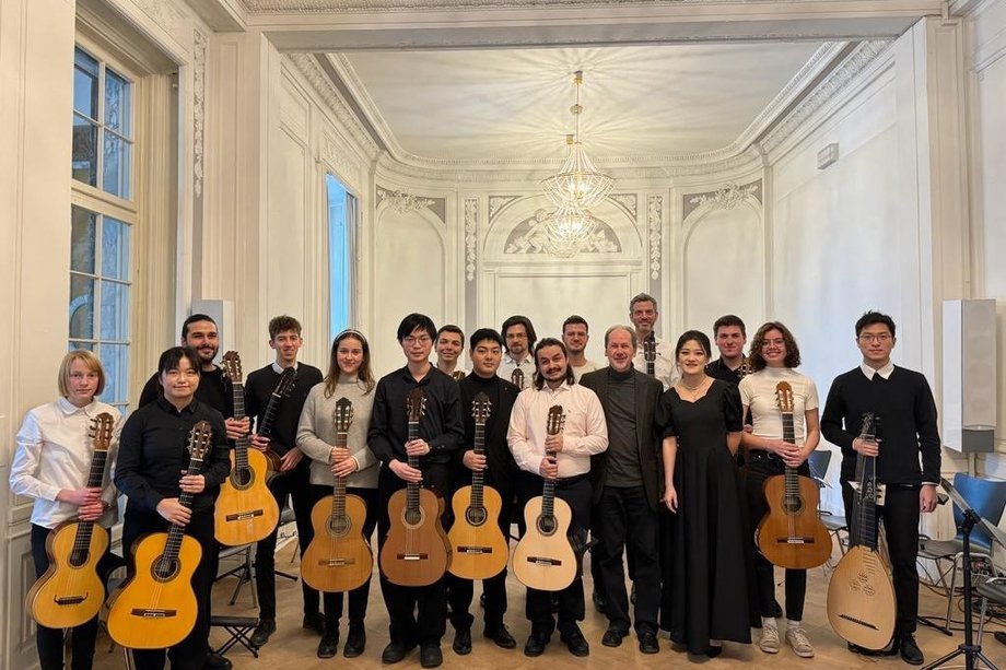 Guitar class of the HfMT 2024